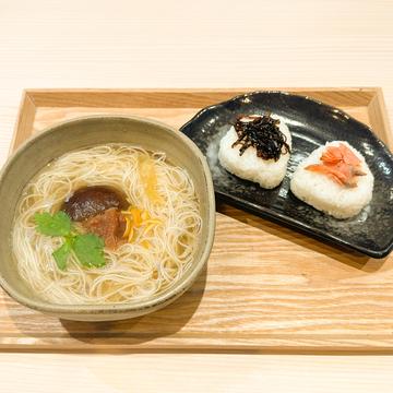 麺とおにぎり満腹セット