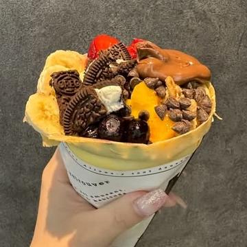 7. オレオチョコ尽くしフルーツクレープ