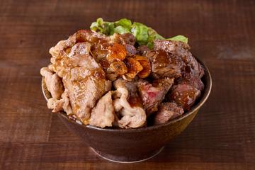 牛カルビ＆カットステーキの相盛り丼(200g) Beef Kalbi ＆ Cut Beef Steak Bowl