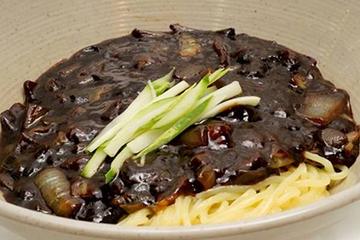 ジャージャー Zhajiang Noodles