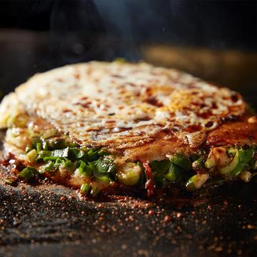 【九条ねぎ焼き】牛すじ九条ねぎお好み焼き