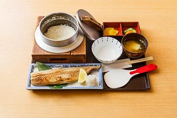 ほっけ焼定食 Grilled Okhotsk Atka Mackerel Set Meal