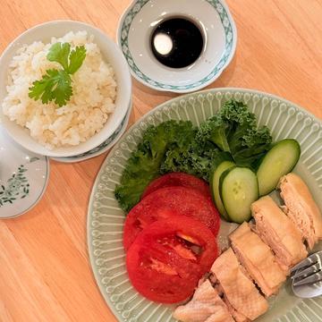 鶏肉とサラダの定食