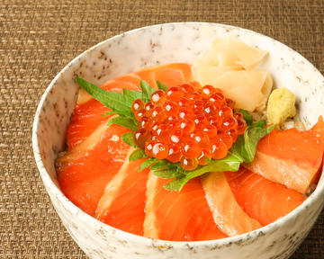 漬けサーモンといくら 至高の親子丼