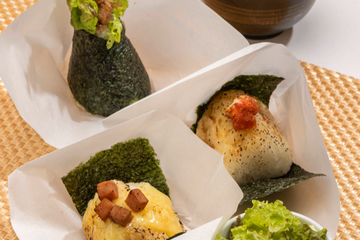 おむすび2個と汁物セット「ミニ生野菜付き」単品より70～100円お得です！