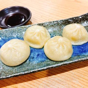 スープたっぷり特製小籠包 (4個)【酢油】