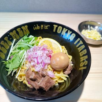焼肉屋の油そば チーズ、味玉トッピング 並盛り 160g