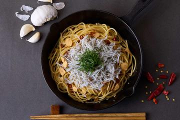 たっぷり釜揚げしらすのペペロンチーノ Whitebait Peperoncino