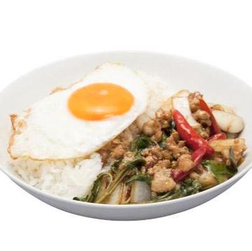 鶏肉のバジル炒めかけご飯 Chicken ＆ Basil Stir-Fry with Rice