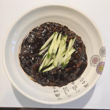 ジャージャー麺