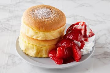 苺ホイップスフレパンケーキ(2個付き)Strawberry Whips Souffle Pancake