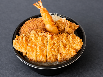 大人のお子様ランチ丼(ロースカツ、メンチカツ、エビフライ、唐揚げ)