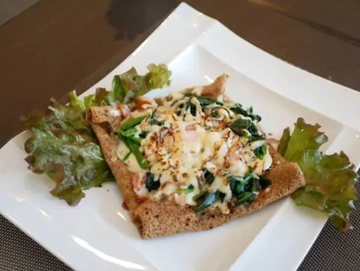 リッチそば粉のガレット ほうれんそうとベーコン、たっぷりチーズ RichSpinach Bacon&Double Cheese Galette