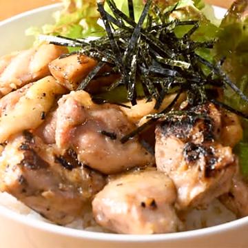 炭火焼き鳥丼(シオ)