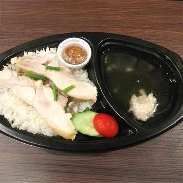 カオマンガイ(タイ風蒸し鶏乗せご飯特製スープ付き)