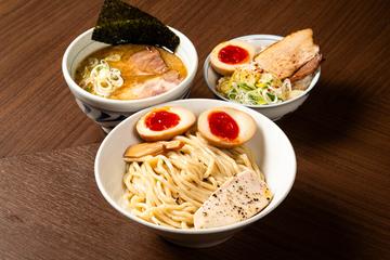 味玉つけめん(三種チャーシュー入り)とミニチャー玉丼セット