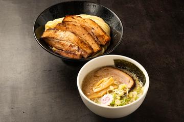頑者の炙り三枚チャーシュー背脂醤油つけ麺