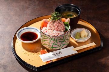 三宝海鮮丼