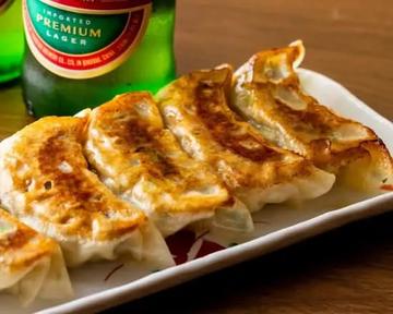 焼き餃子(10個) Pan-fried dumplings (10 pieces)