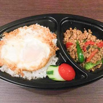 ガパオライス目玉焼き付き(鶏ひき肉のバジル炒め)