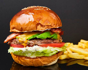 【人気No.1】アボカドベーコンチーズバーガー(フレンンチフライ付) Avocado ＆ Bacon Cheeseburger