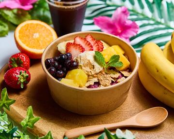 アサイーボウル＆焦がしキャラメルのグリークヨーグルト Acai bowl ＆ burnt caramel Greek yogurt
