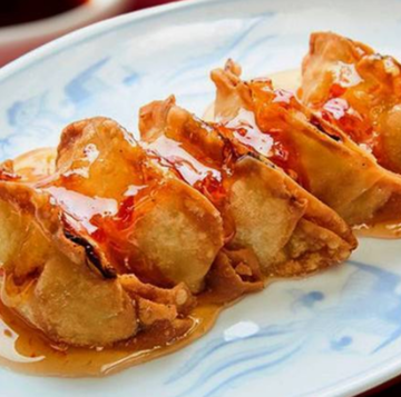 チリソースがけ揚げ餃子(5個入り)fried dumplings in chili sauce.