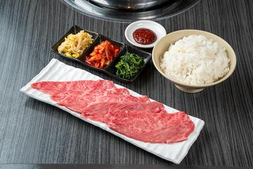 黒毛和牛特上赤身弁当