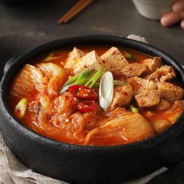 熟成豚肉キムチチゲ(ライス付き)