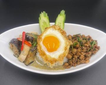 ハーフ＆ハーフ グリーンカレー＆カパオhalf＆half geen