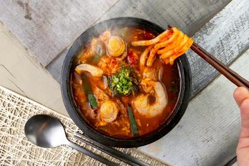 海鮮ユッケジャンうどん|海の幸x旨辛スープ