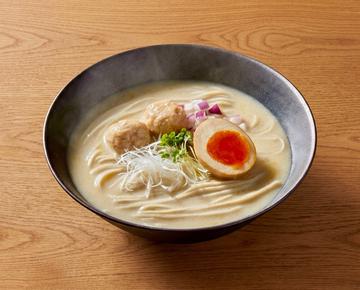 濃厚鶏出汁白湯ラーメン Rich chicken broth ramen