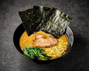 ラーメン(チャーシュー1枚、ほうれん草、薬味ネギ、海苔3枚)