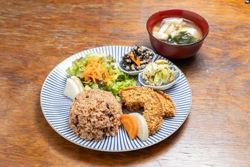 日替りベジ定食(日替りベジ弁当とみそ汁のセット)