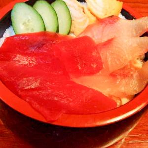 【ランチ限定】まぐろとかんぱちの半々丼