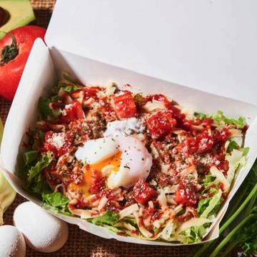 【当店人気No.2】とろける温玉と旨味凝縮タコミートで野菜も取れるヘルシー飯!!(沖縄定番タコライス)