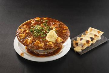 にんにく麻婆ラーメンと門外不出のソース和え餃子 Garlic Mapo Ramen and Gyoza Dumplings with Special Sauce