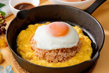 【自家製デミグラスソース添え】たまごの島オムライス ～Original omelette rice with demi-glace sauce～