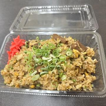 鉄板で作る、美味しいホルモン炒飯