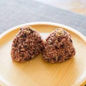 発芽玄米と黒豆のおにぎり