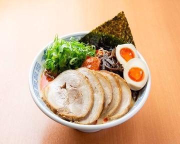 【赤・全部のせ】 博多豚骨らーめん
