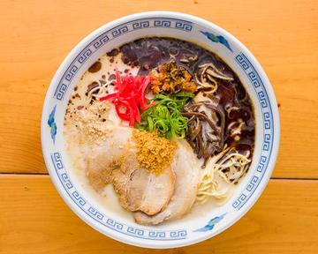 【黒】 薬味無料博多豚骨らーめん