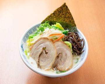 【白・野菜たっぷり】 博多豚骨らーめん