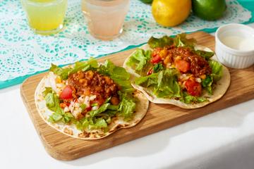 チリコンカーンタコス(2PC) Chili Con Carne Tacos (2Pieces)