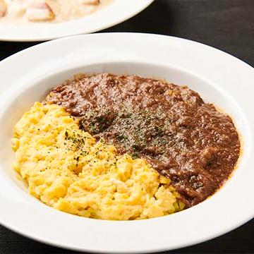 じっくり煮込んだ特製デミオムライス Slow Cooked Special Demi-Glace Omelette Rice