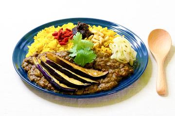 揚げ茄子入り薬膳キーマカレー Fried Eggplants on Medicinal Keema Curry