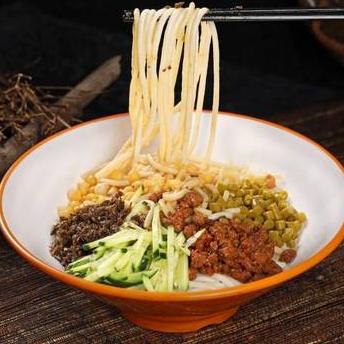 牛モツ味噌ヌードル(牛肉豌干拌粉)