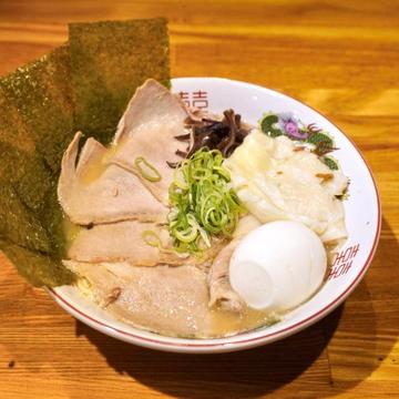 TONSOUL premium(チャーシュー五枚・ネギ・海苔五枚・きくらげ・味玉・ワンタン三個)