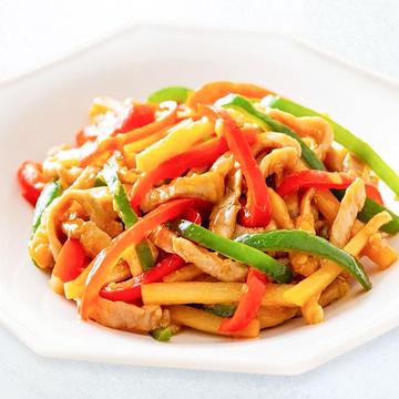 チンジャオロース Stir-fried green peppers and beef