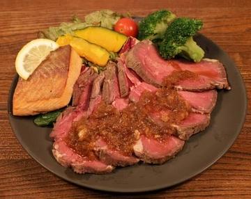 New・極上牛赤身のローストビーフ+サーモン(弁当) Lean Roast Beef + Salmon